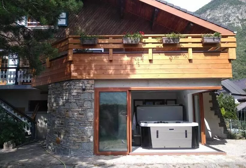 Aamiaismajoitus (B&B) La Marmotte De La Tour