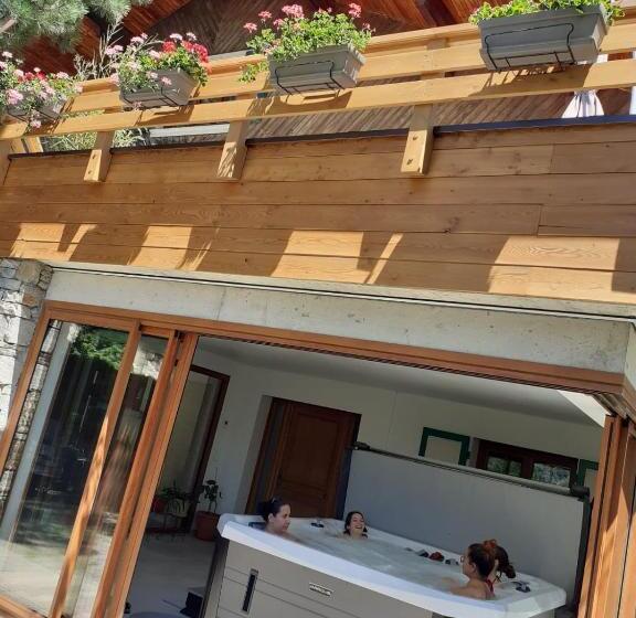 Bed and Breakfast La Marmotte De La Tour