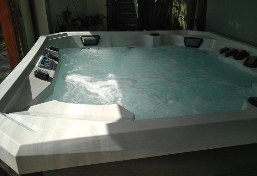 ベッドアンドブレックファースト La Marmotte De La Tour