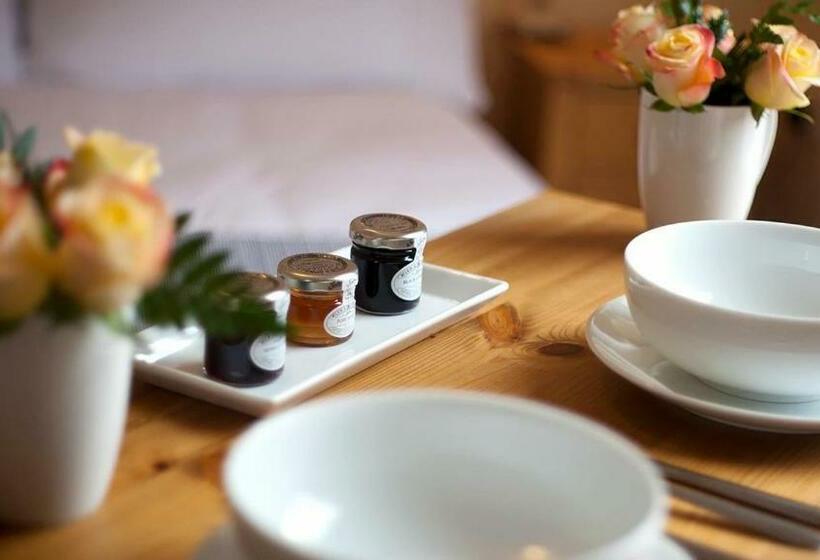 ベッドアンドブレックファースト The Old Post House