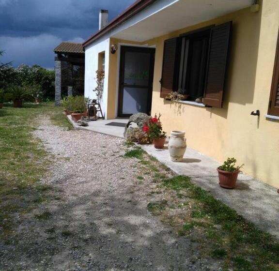 בית מלון כפרי Agriturismo Usurtala