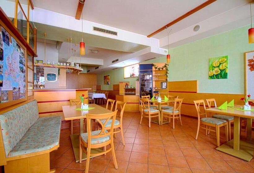 Отель Dorfgasthof Berlakovich