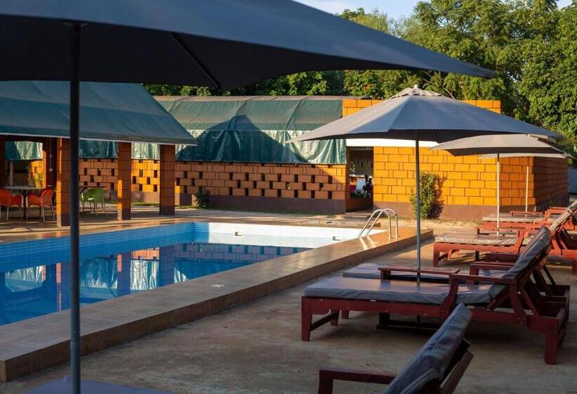 בית מלון כפרי Kilimanjaro Snow Peak