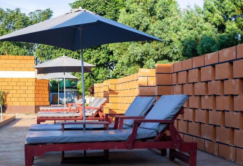 בית מלון כפרי Kilimanjaro Snow Peak