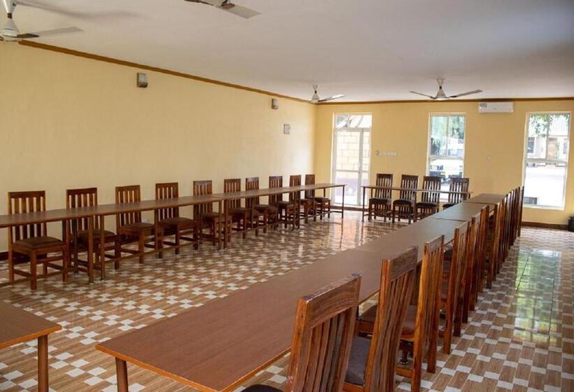 בית מלון כפרי Kilimanjaro Snow Peak