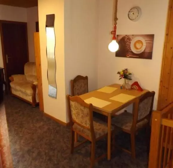 ペンション Gästehaus Hahnenkrug