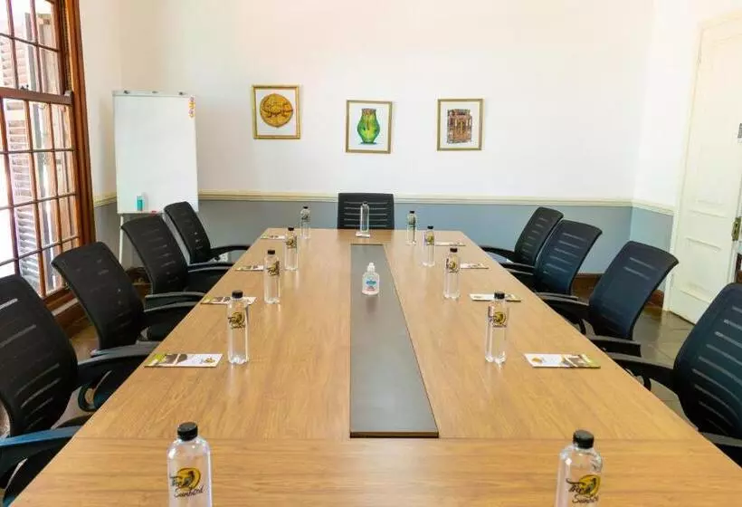 Majatalo The Sunbird Guesthouse