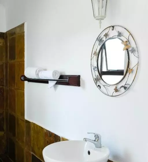 Majatalo The Sunbird Guesthouse