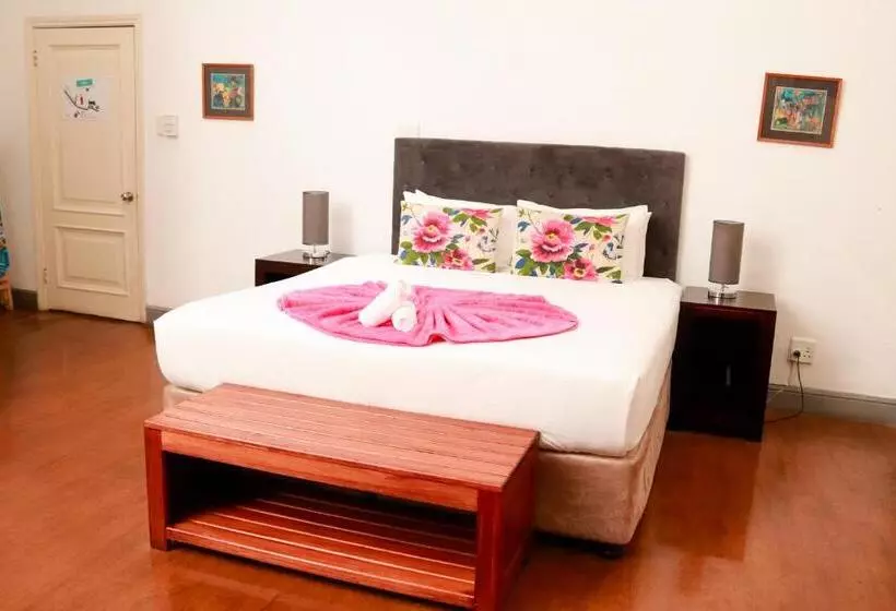 Majatalo The Sunbird Guesthouse