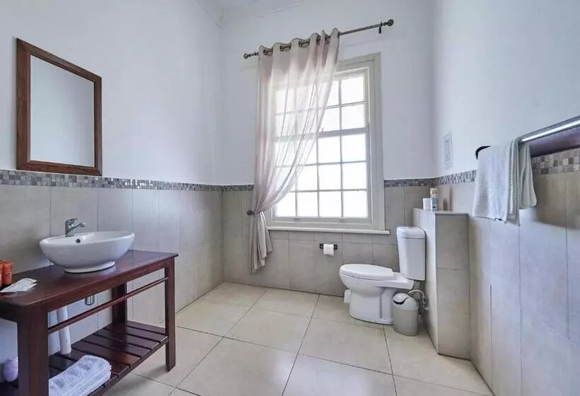 Majatalo The Sunbird Guesthouse