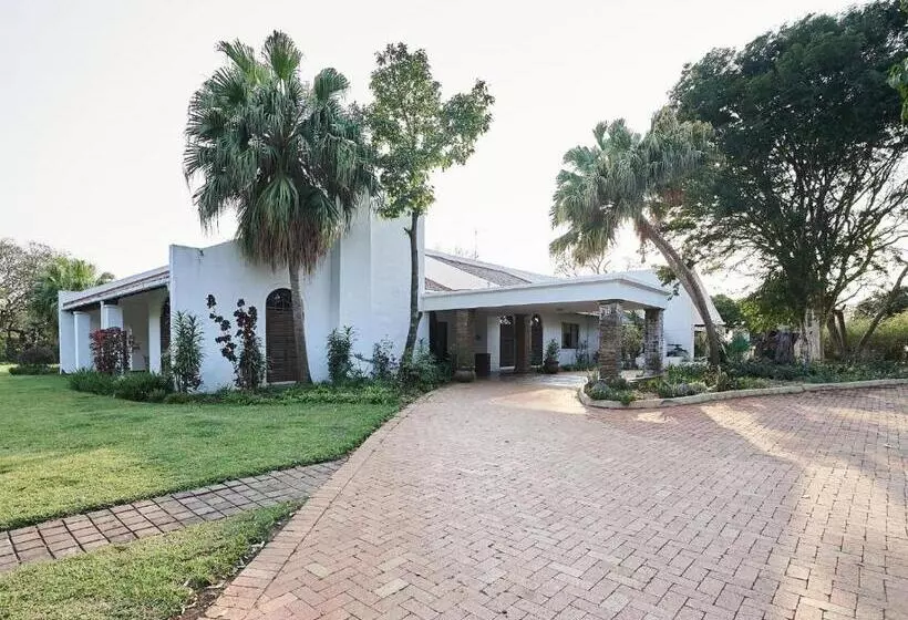 Majatalo The Sunbird Guesthouse