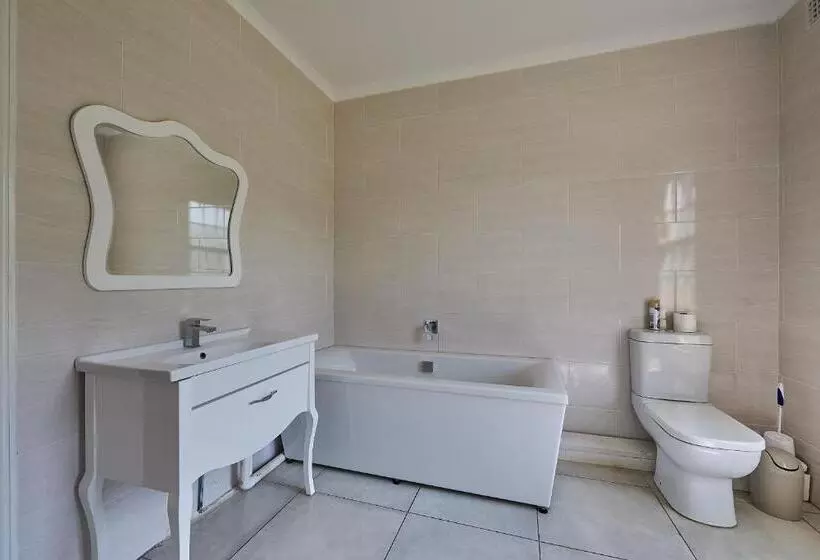 Majatalo The Sunbird Guesthouse