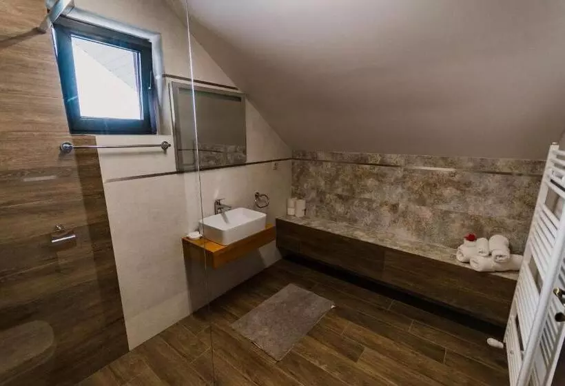 Pensiunea Trecatoarea Lupilor