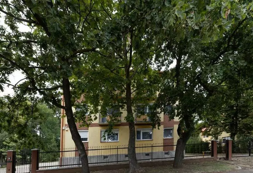 Aamiaismajoitus (B&B) Angolkert Panzió