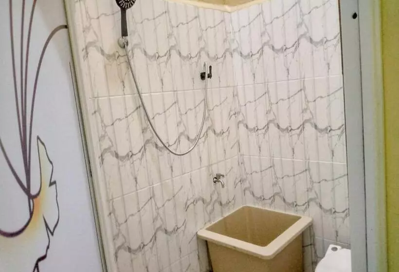 Hotelli Deeva Homestay Syariah Redpartner