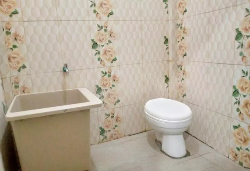 Hotelli Deeva Homestay Syariah Redpartner