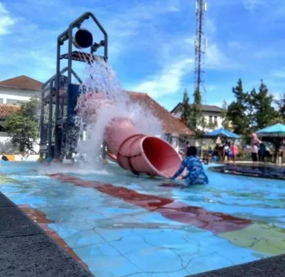 Puncak Village Hotel & Kampung Main Anak