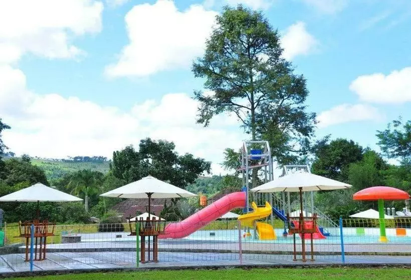 Puncak Village Hotel & Kampung Main Anak