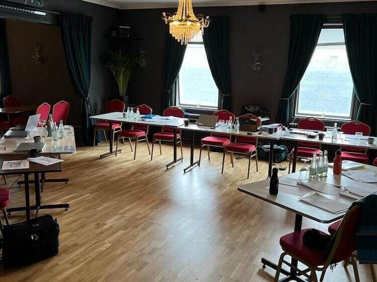 هتل L Gästis Tierp