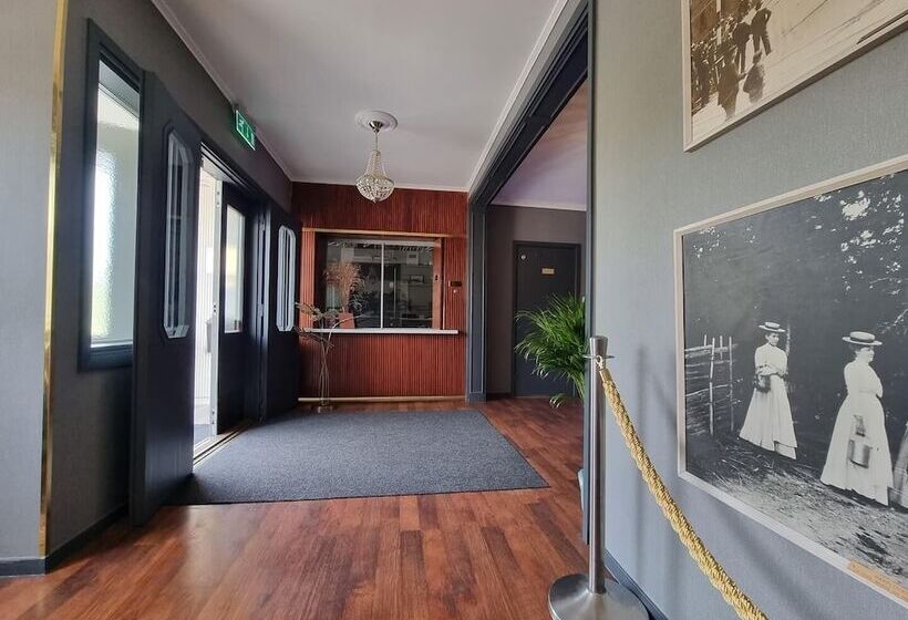 هتل L Gästis Tierp