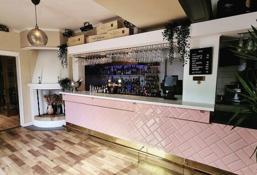 هتل L Gästis Tierp