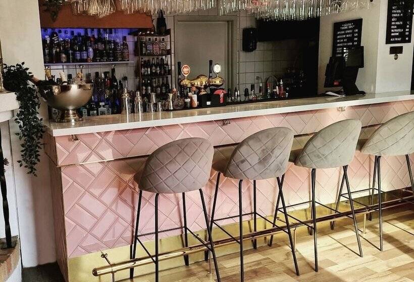 هتل L Gästis Tierp