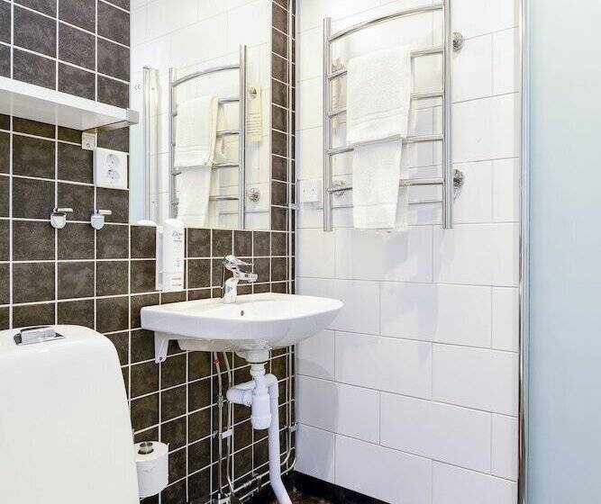 هتل L Gästis Tierp