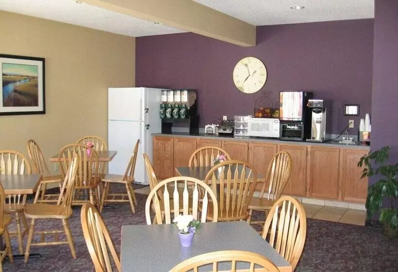 Hotelli Pocahontas Inn & Suites