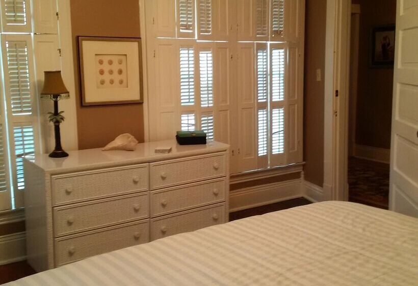 Hotel The Gate House