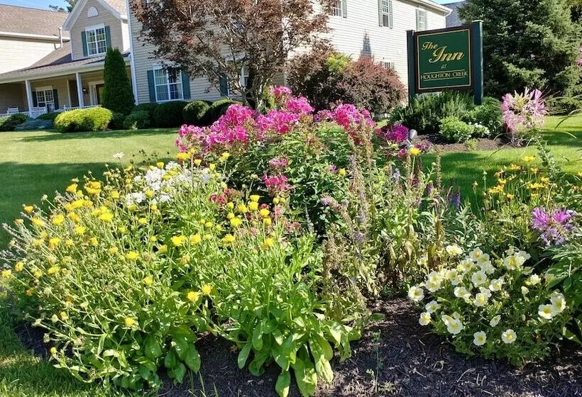 Hotelli The Inn At Houghton Creek