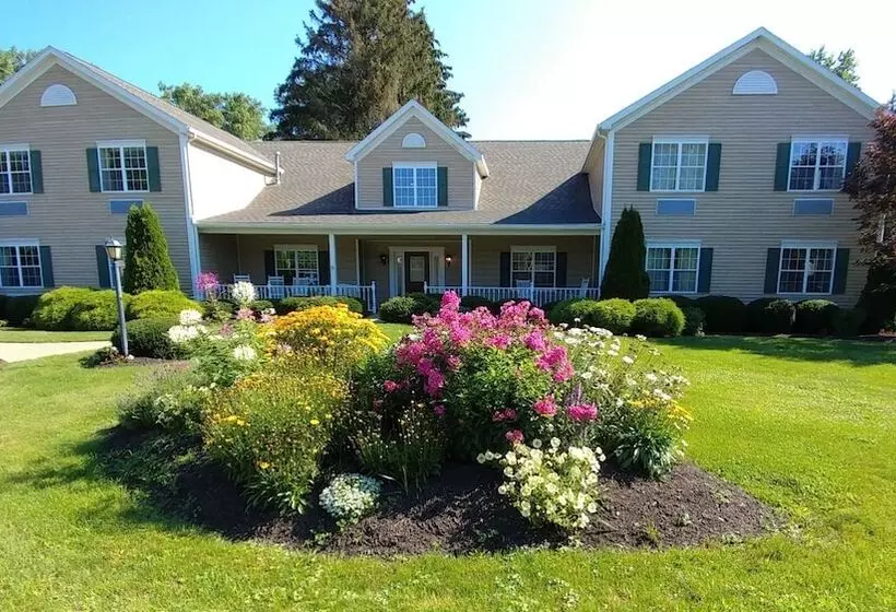 Hotelli The Inn At Houghton Creek