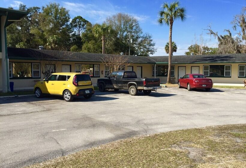 Withlacoochee Motel