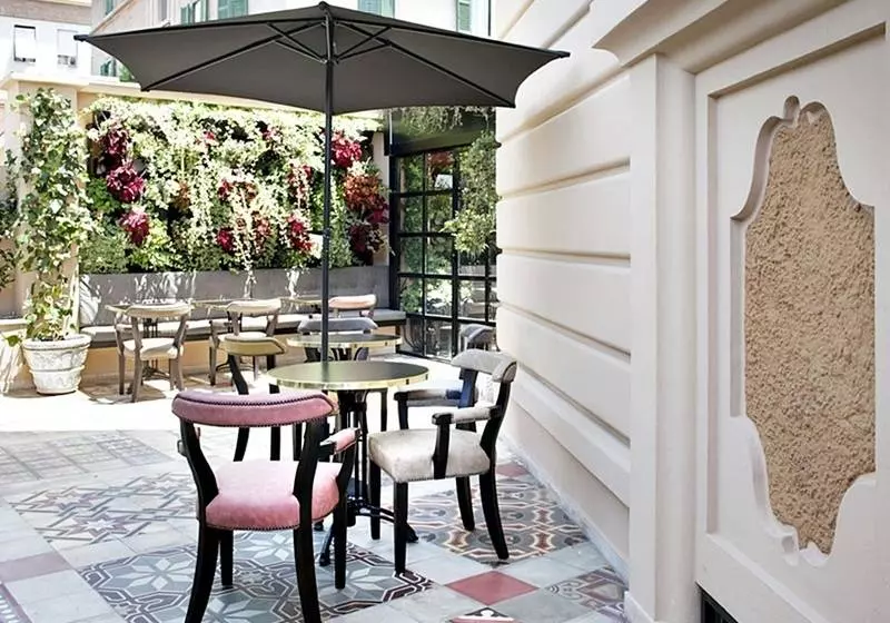 مسافرخانه The Corner Roma