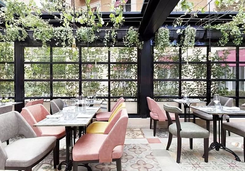 مسافرخانه The Corner Roma