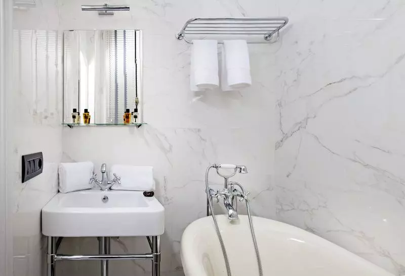 مسافرخانه The Corner Roma