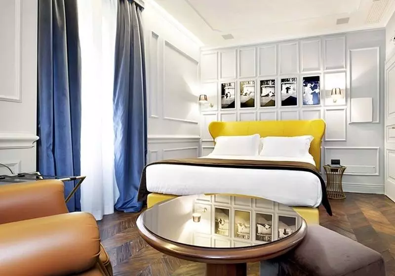 مسافرخانه The Corner Roma