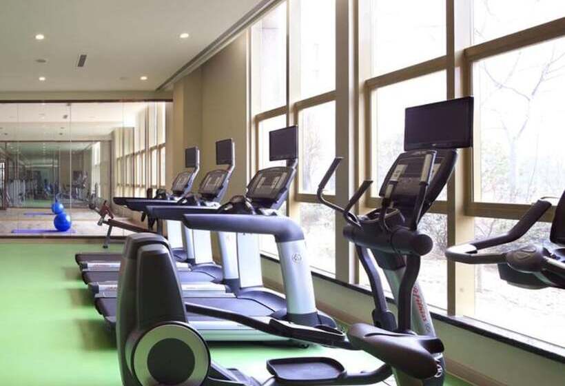 Отель Four Points By Sheraton Luohe