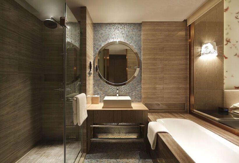 Отель Four Points By Sheraton Luohe