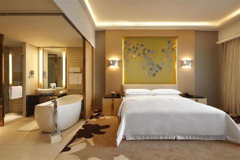 Отель Four Points By Sheraton Luohe