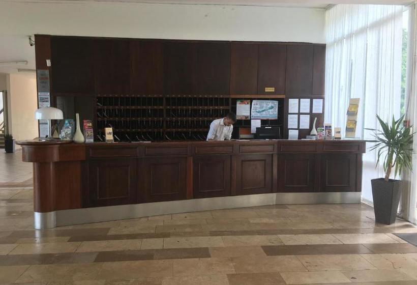 Отель Hungária