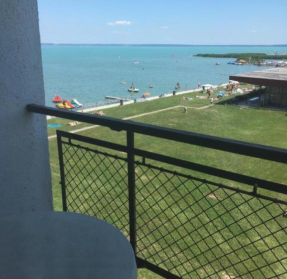 Отель Hungária