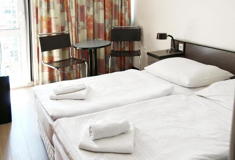 Отель Hungária