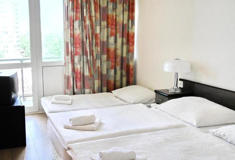 Отель Hungária