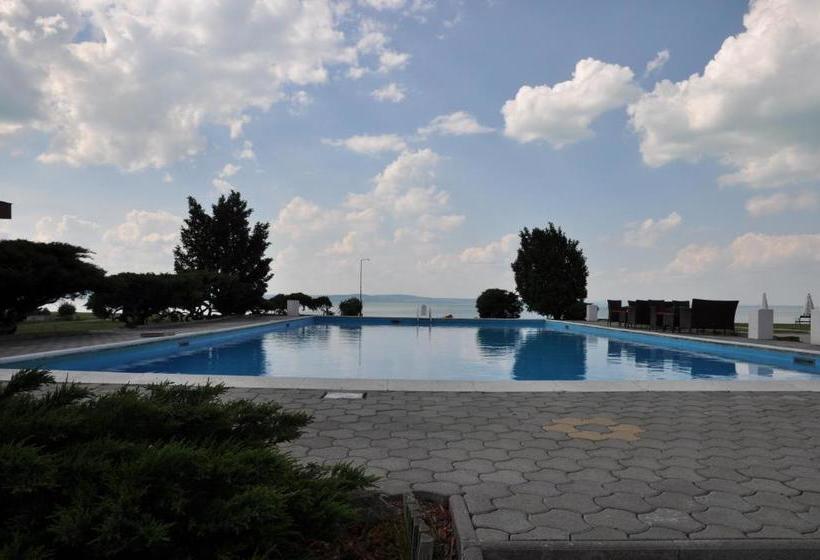 Отель Hungária