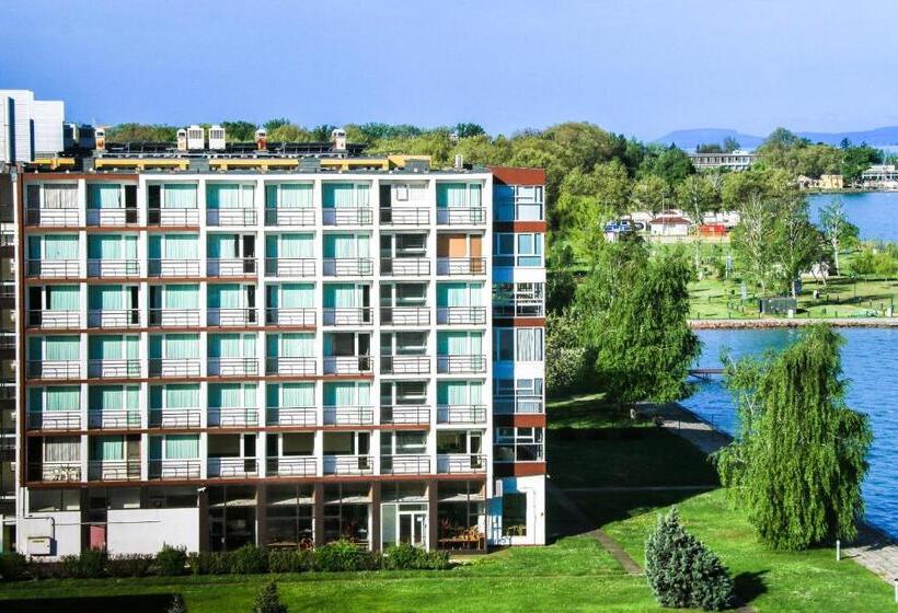 Отель Hungária