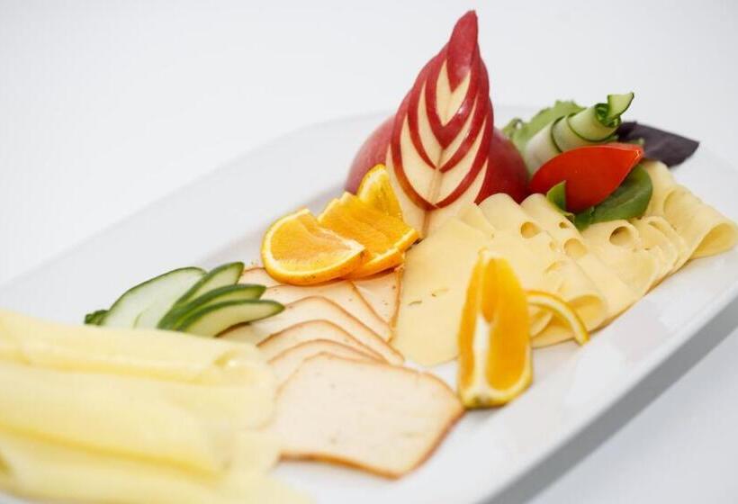 Отель Hungária