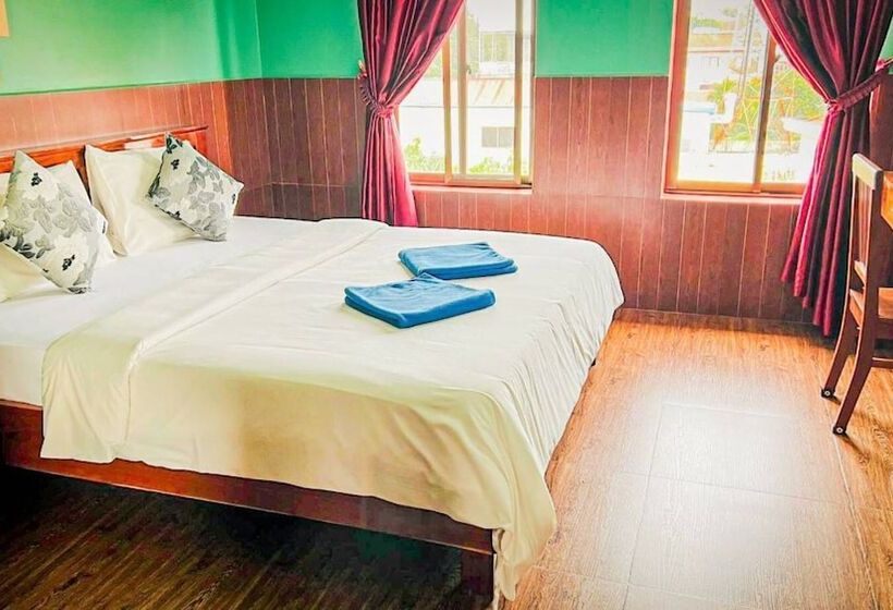 هتل Jasmine Lodge