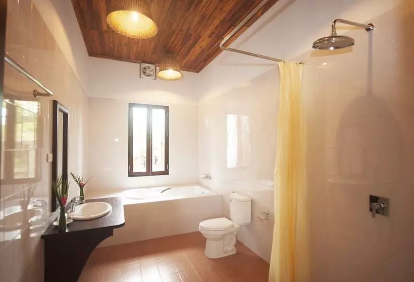 Nam Ou Riverside Hotel & Resort