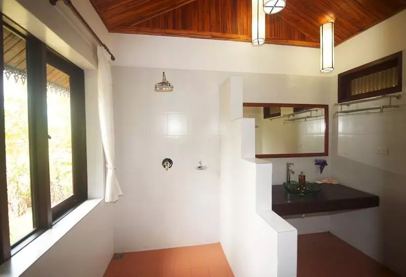 Nam Ou Riverside Hotel & Resort