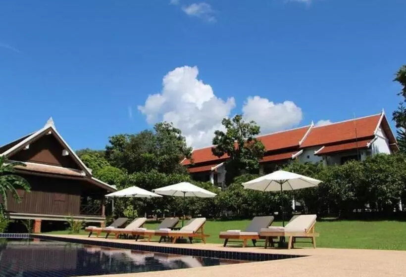 Nam Ou Riverside Hotel & Resort